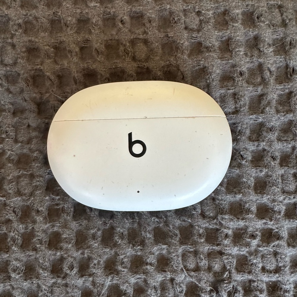 White Wireless Dre Beats